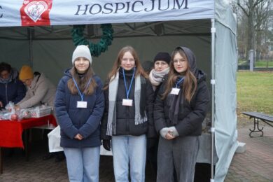 7 grudnia 2025 – Kiermasz Bożonarodzeniowy na rzecz Hospicjum Kozienickiego im. Sł. Bożej Matki Kazimiery Gruszczyńskiej