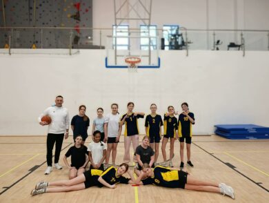 Zawody w mini koszykówkę dziewcząt