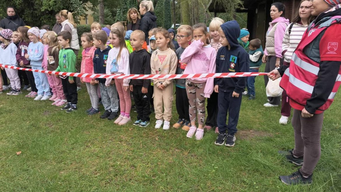 6latki z oddziału przedszkolnego wzięły udział w biegu po zdrowie z PCK